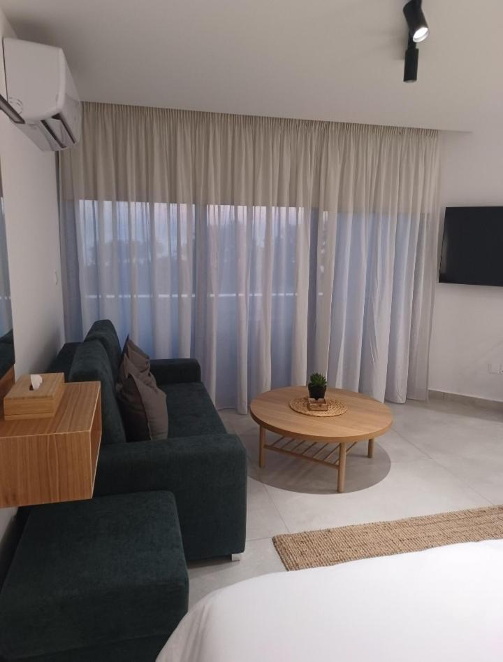 Terrazza Suites Paphos Extérieur photo