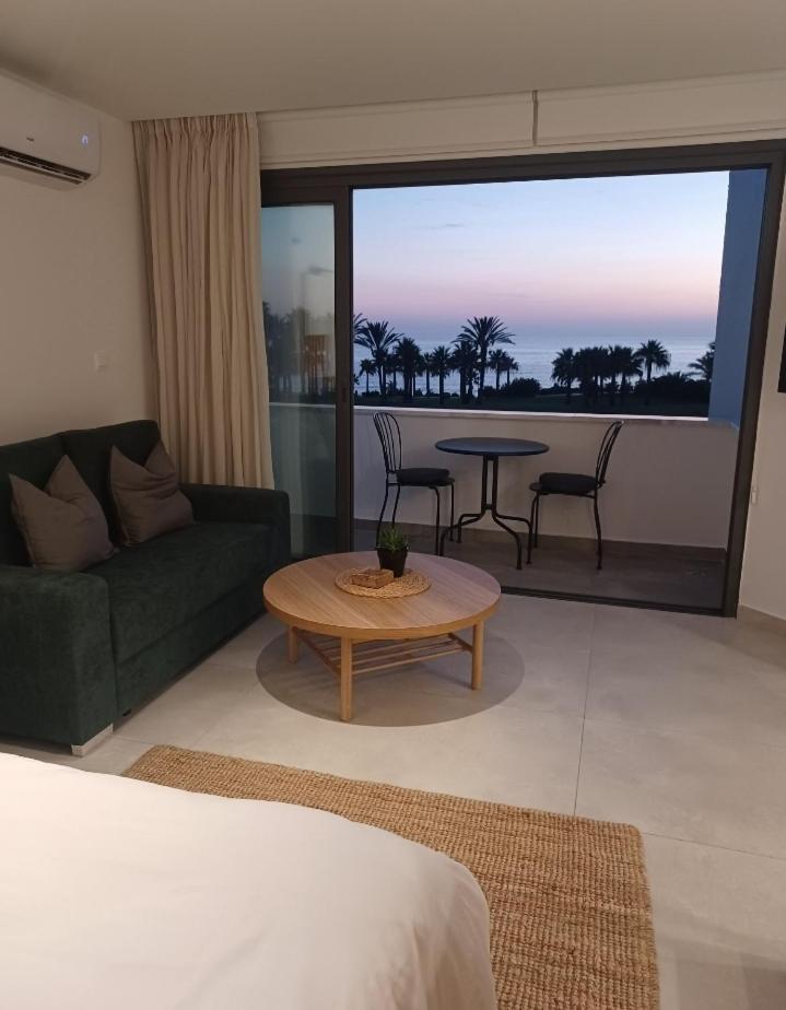 Terrazza Suites Paphos Extérieur photo